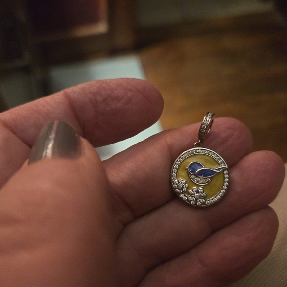 Gona Sterling Pendant - Picture 3 of 4